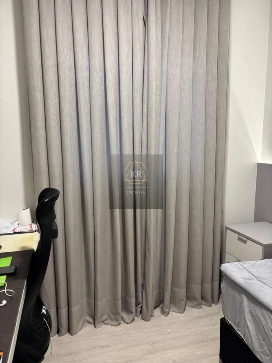 Glass-enclosed balcony in a 2-bedroom apartment, 60 m² — photo 24
