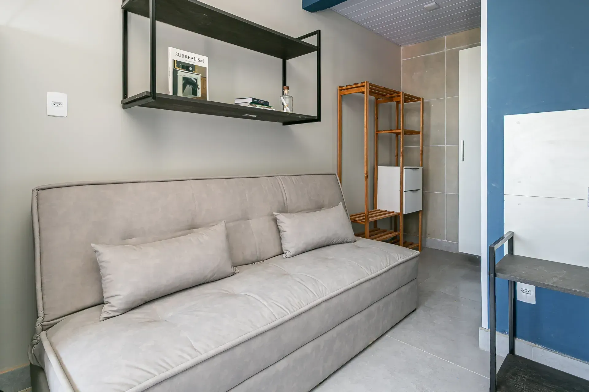 Estudio amueblado de 20 m² con ducha en vidrio y ducha eléctrica — photo 10