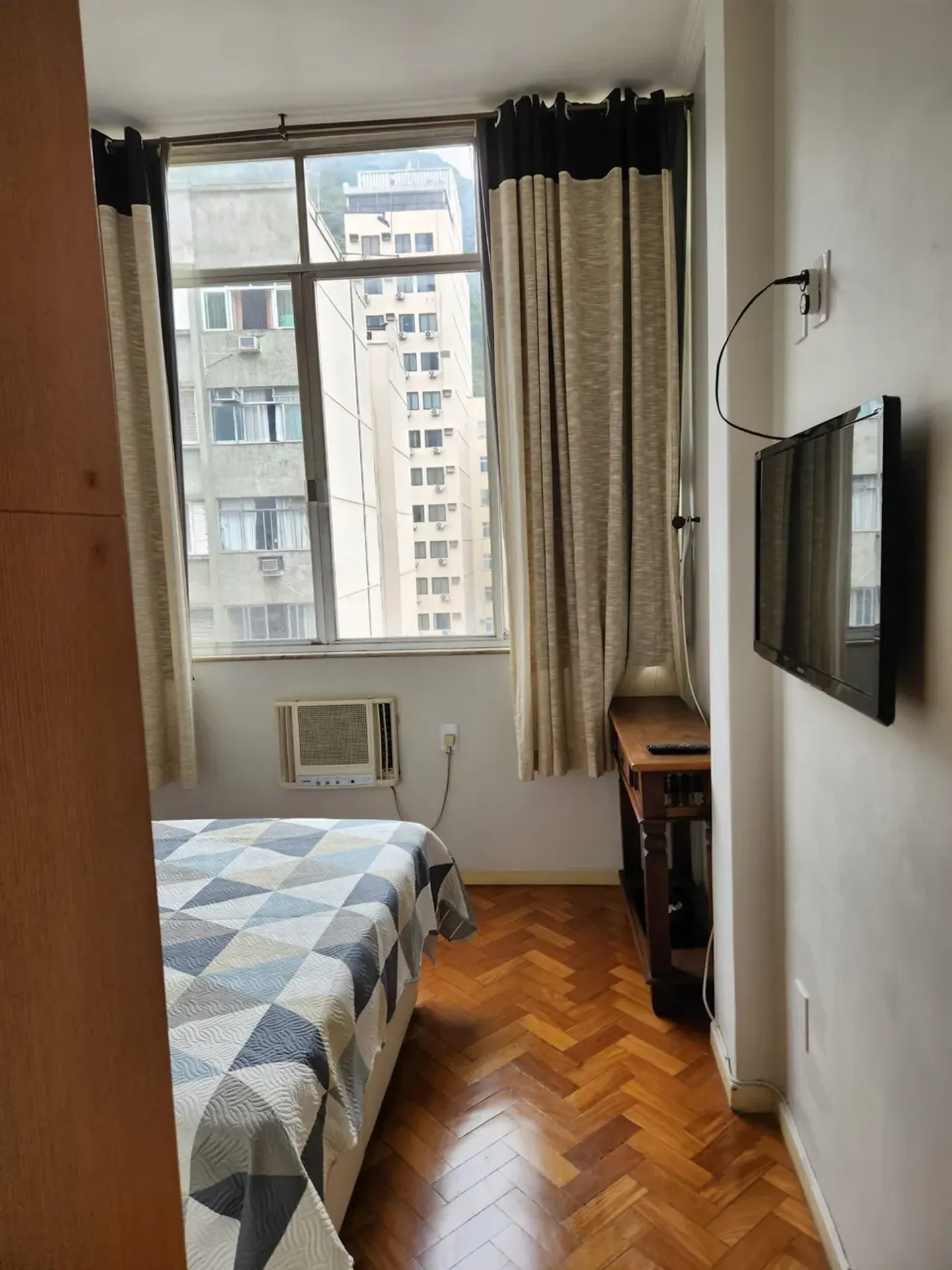 Furnished apartment, 40 m², with a glass-enclosed balcony — photo 36