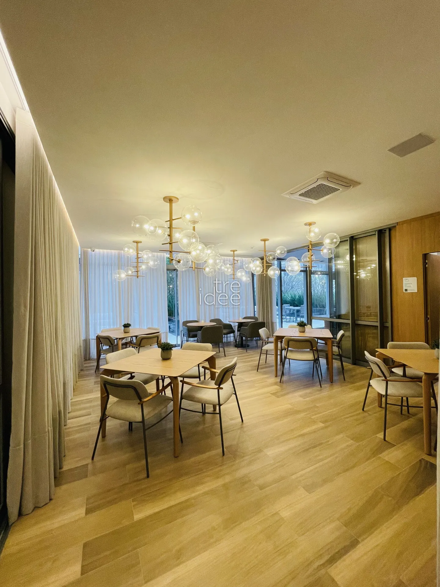Furnished 1-bedroom apartment with an open-plan kitchen — photo 35