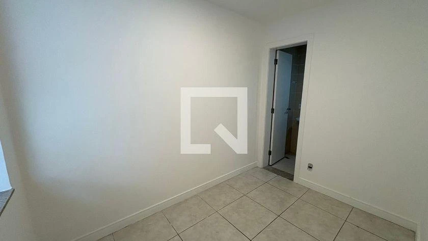 4-bedroom house with a washing machine