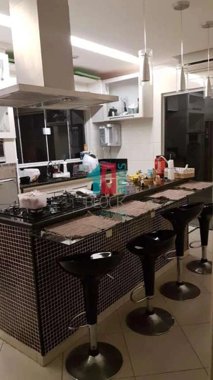 Casa mobiliada de 300 m² com 3 suítes e jardim — photo 24
