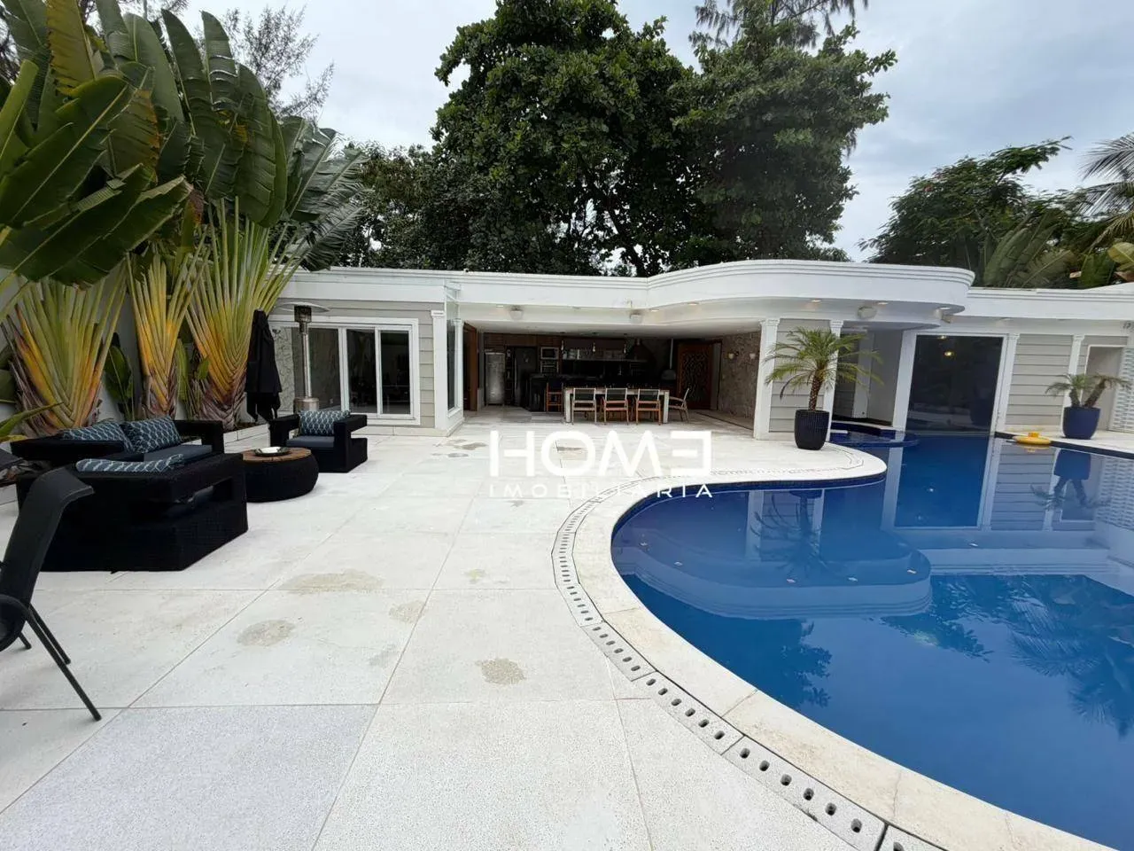 Furnished house with 6 en-suite bedrooms and barbecue — photo 67