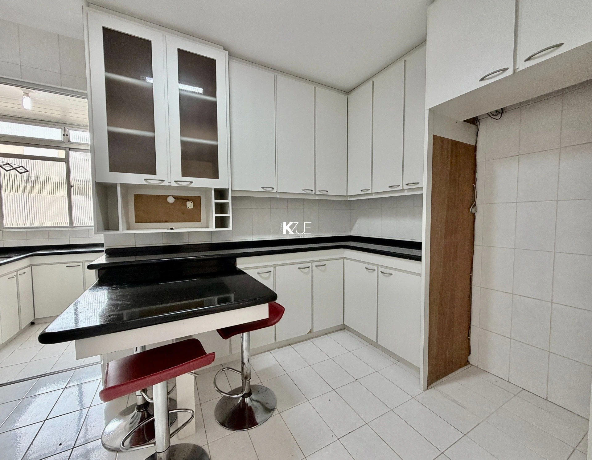 Панорамные окна и 3 спальни: квартира 118 м² — photo 2