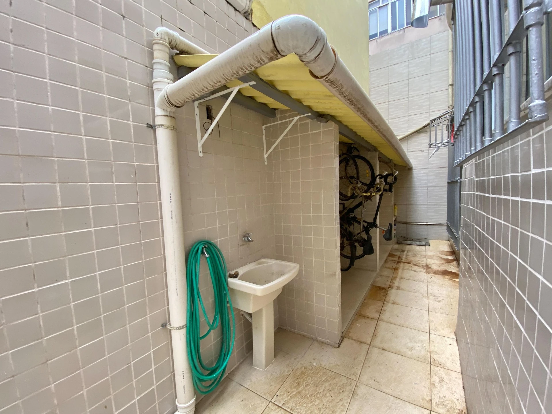 2-bedroom rental apartment with 1 total bathroom — photo 25