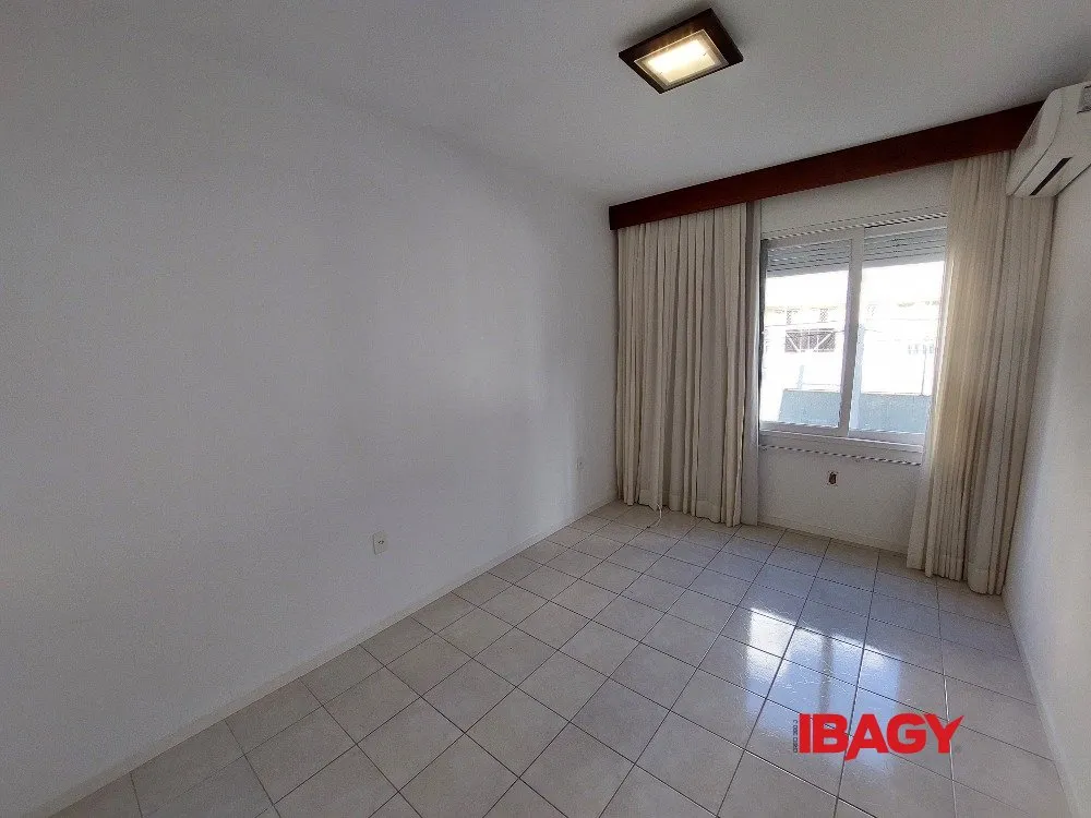 Apartamento sem mobília com 2 dormitórios e sacada — photo 3