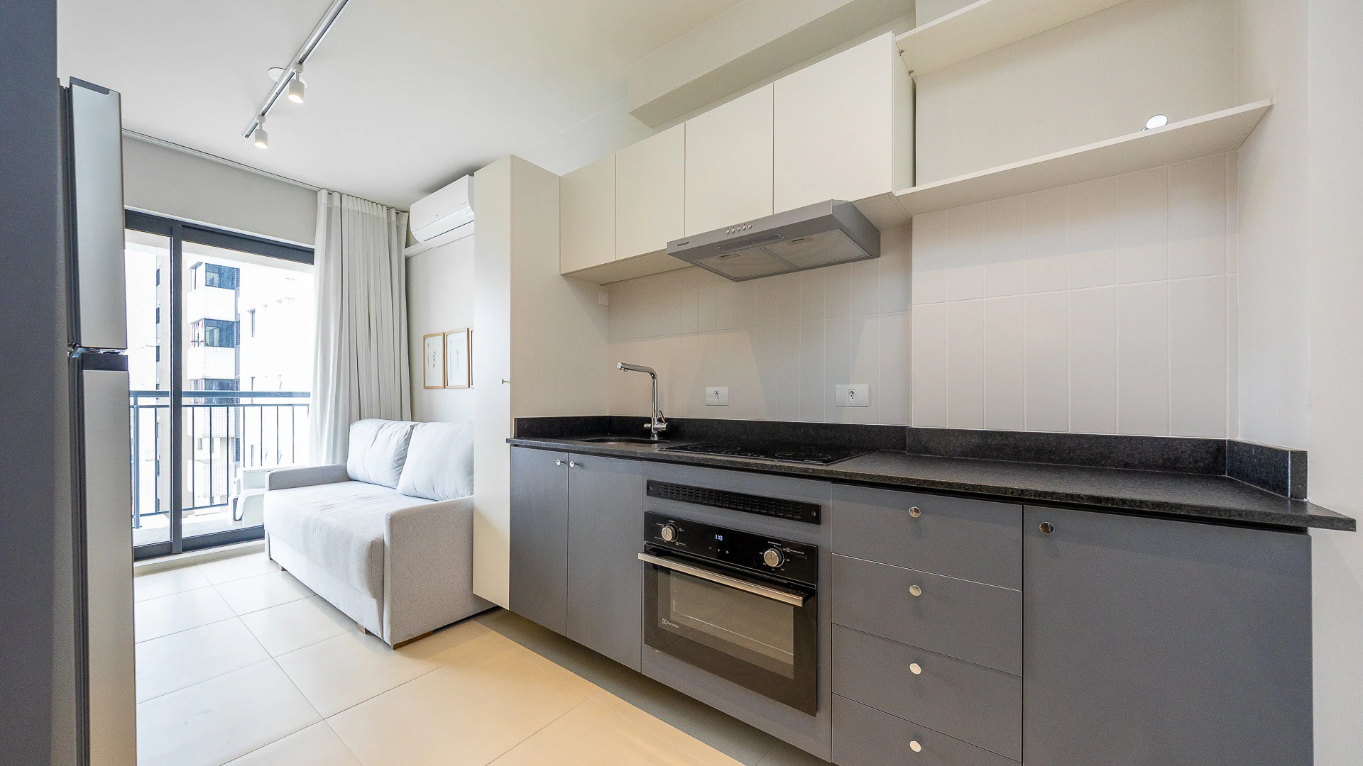 2-bedroom apartment with open-plan kitchen and 6th floor — photo 2