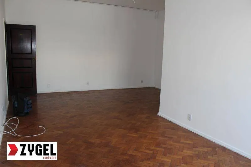 2-bedroom apartment with a closed-off kitchen — photo 11