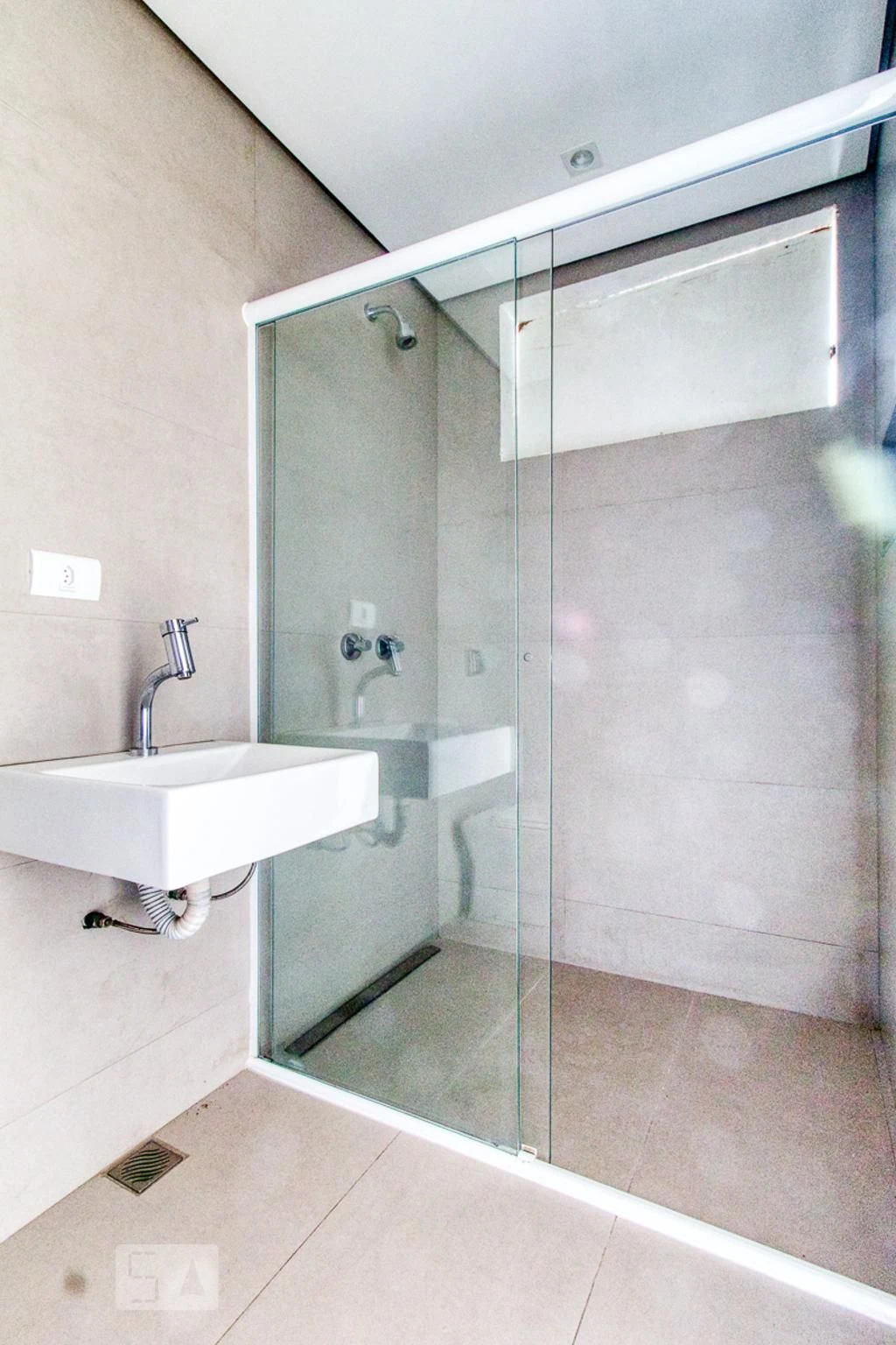 House with 3 bedrooms and 4 bathrooms with a closed kitchen — photo 69
