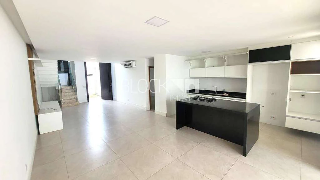 Condominium house with 4 en-suite rooms and open kitchen — photo 2