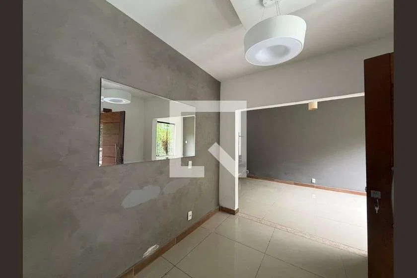 Balcony with a grill in a one-bedroom house, 75 m² — photo 23