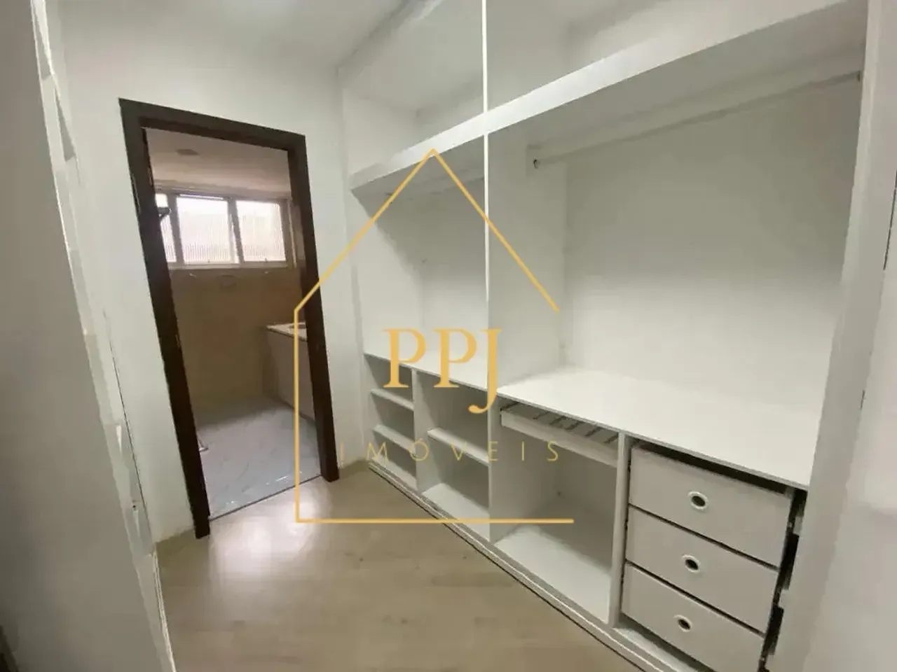 Apartment with 4 bedrooms and 4 bathrooms, 2 parking