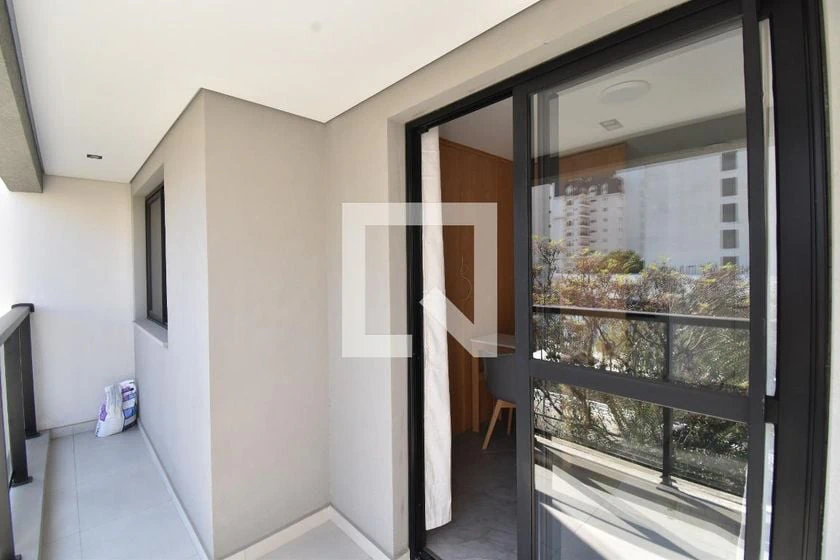 Furnished 1-bedroom apartment with glassed-in balcony — photo 4