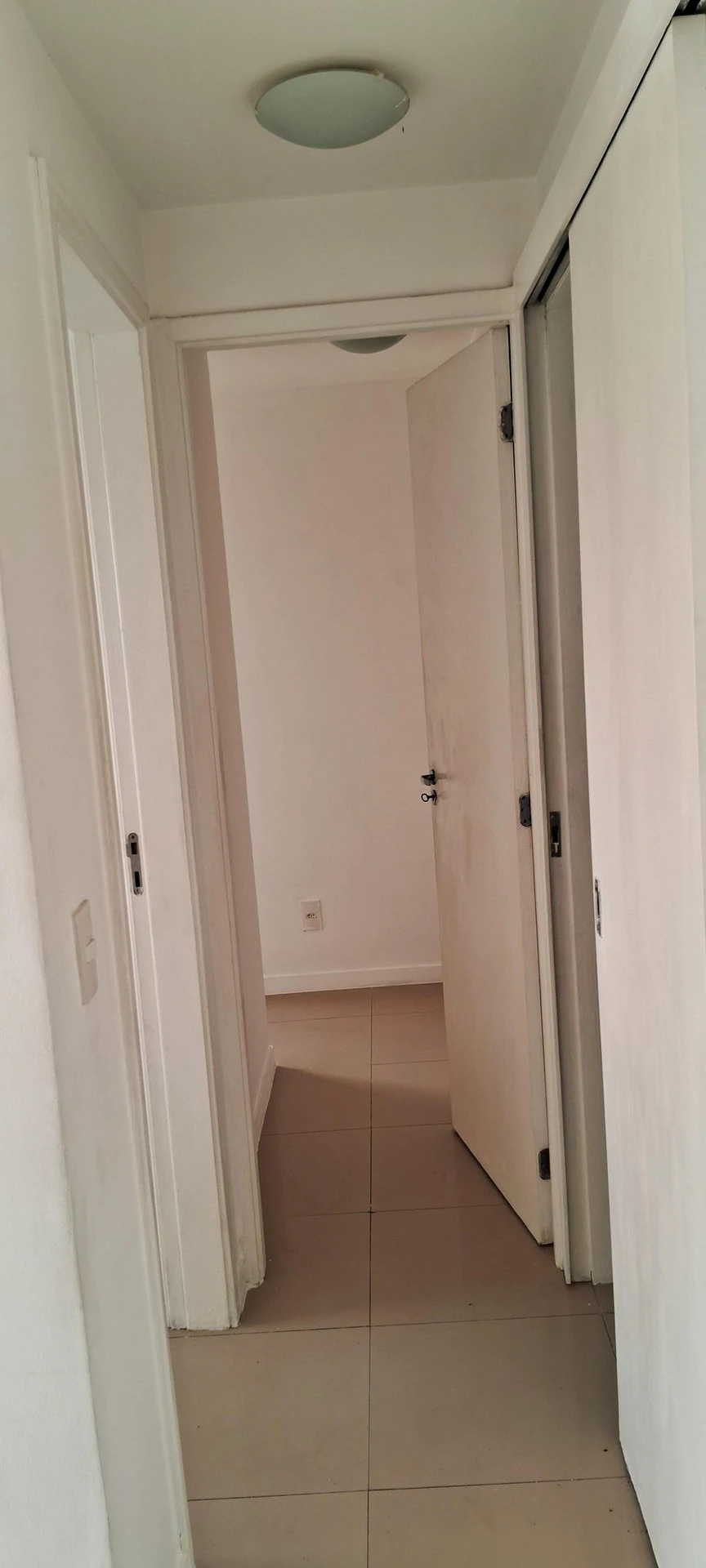2-bedroom apartment in a building with a gym — photo 12