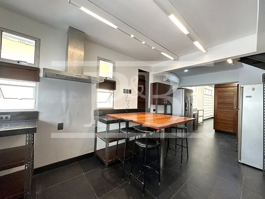 Penthouse with 4 bedrooms and 539 m² with floor-to-ceiling windows — photo 45