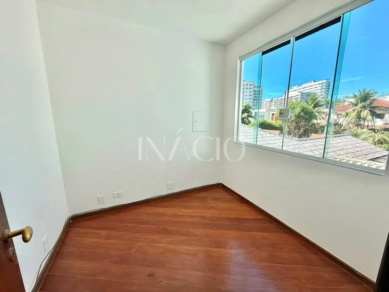 Casa duplex no térreo com 6 quartos e 3 suítes — photo 22
