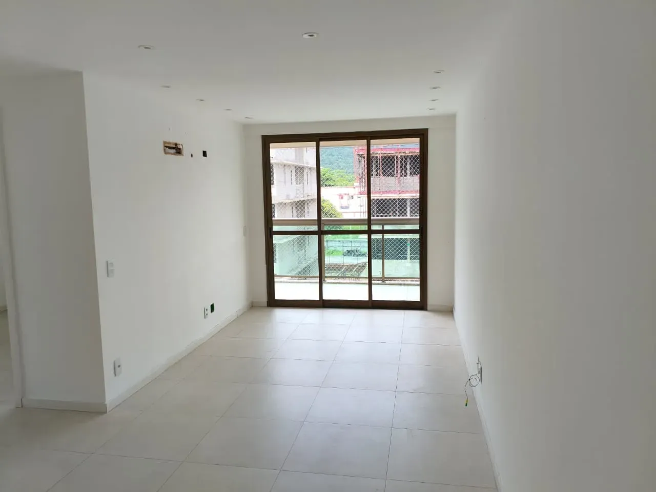 2-bedroom apartment in a building with a gym — photo 3