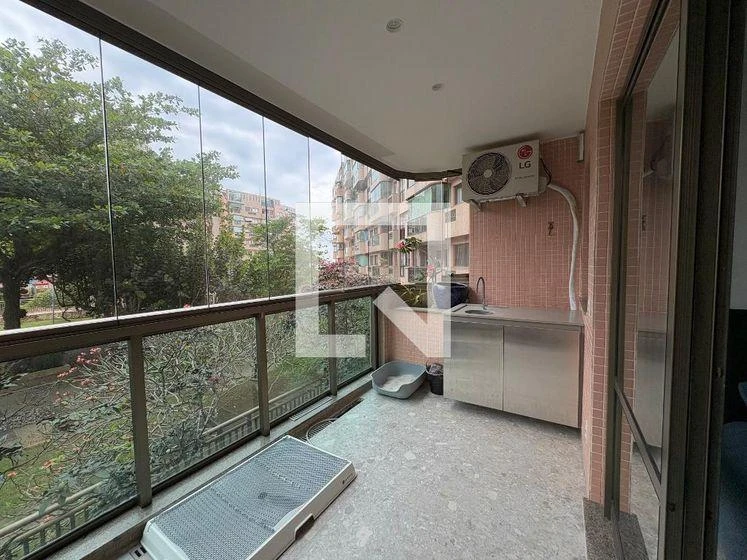 2-bedroom apartment with a glass-enclosed balcony — photo 21