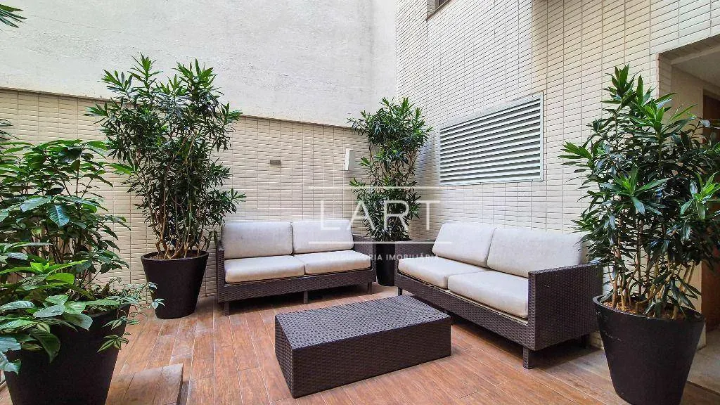 Apartamento com 2 dormitórios e varanda de vidro — photo 34
