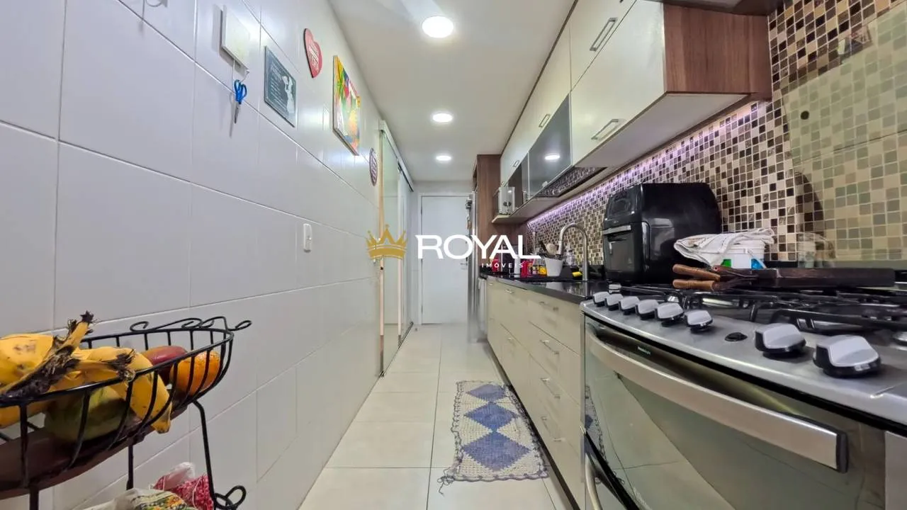 4-bedroom apartment in a building with a pool — photo 19