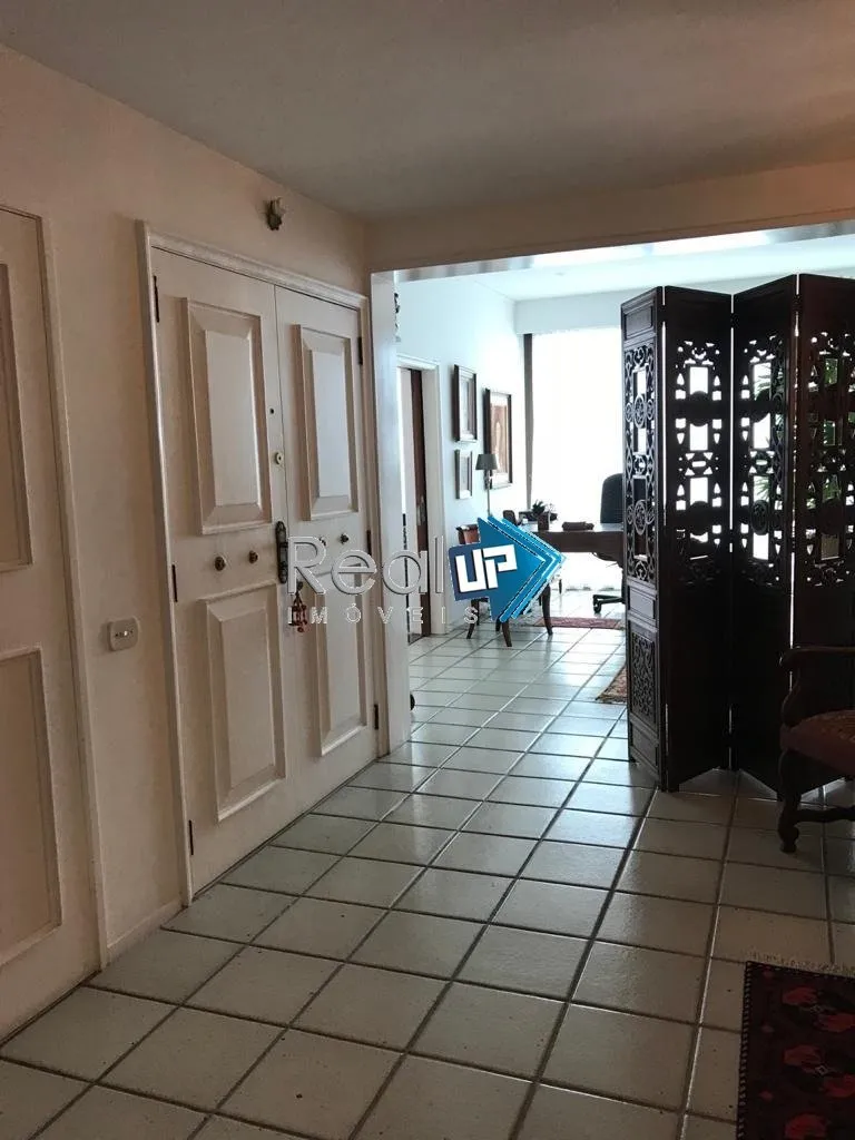 Furnished apartment with 4 bedrooms and an open kitchen — photo 18