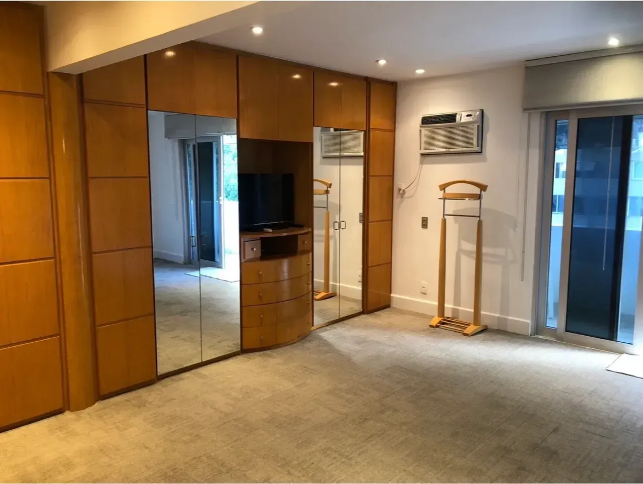 Duplex penthouse with a closed kitchen and 4 baths — photo 3