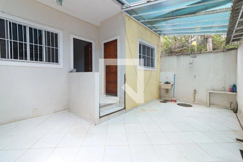 Balcony with a grill in a 2-bedroom house, 125 m² — photo 43