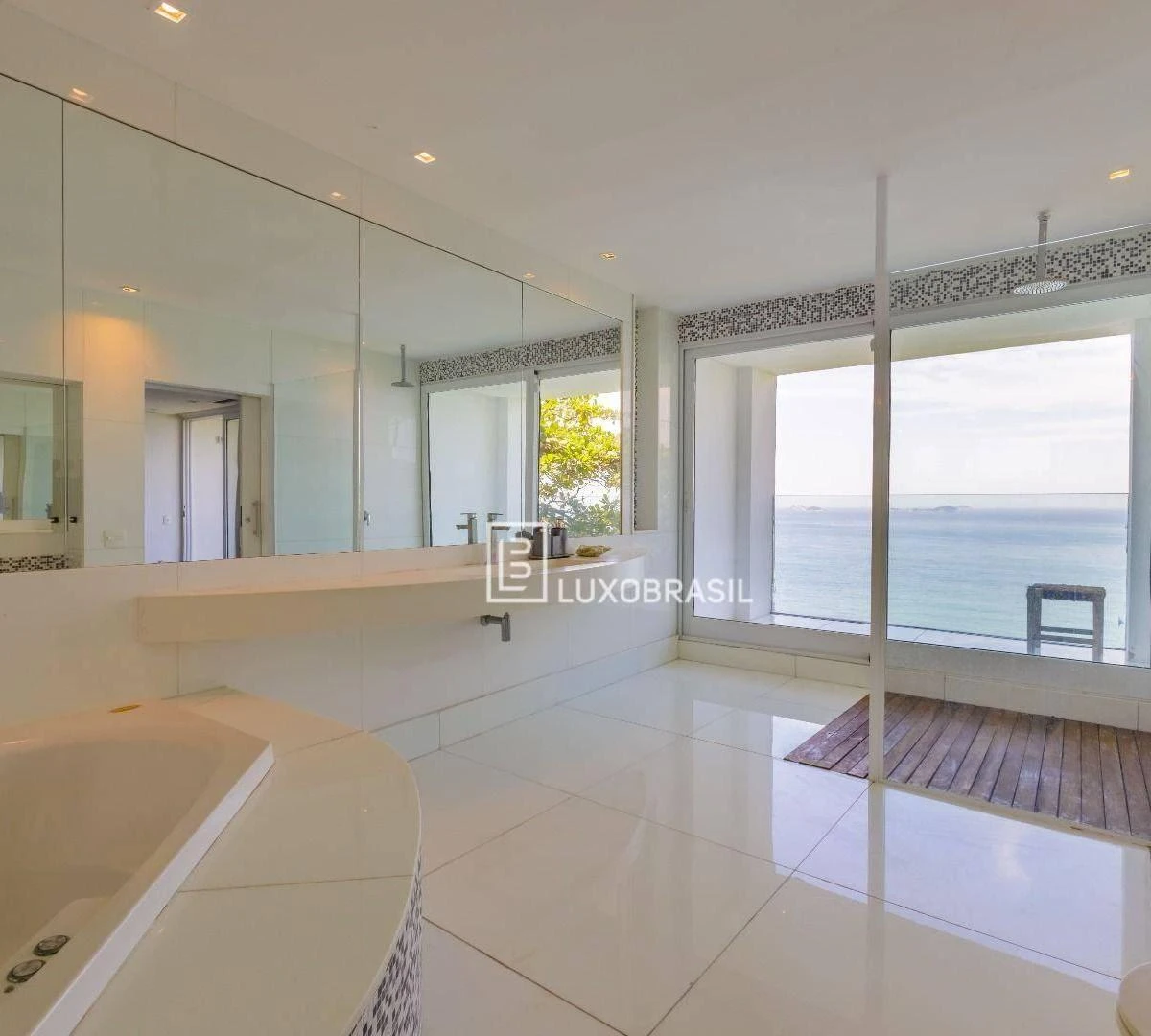 Furnished 800 m² house with 5 en-suite bedrooms — photo 31