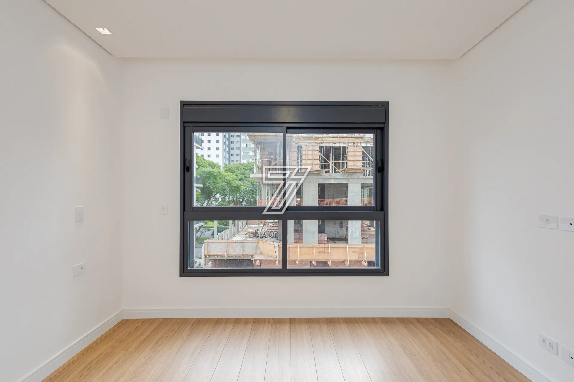 2-bedroom apartment with suite, open kitchen and 2 parking — photo 37