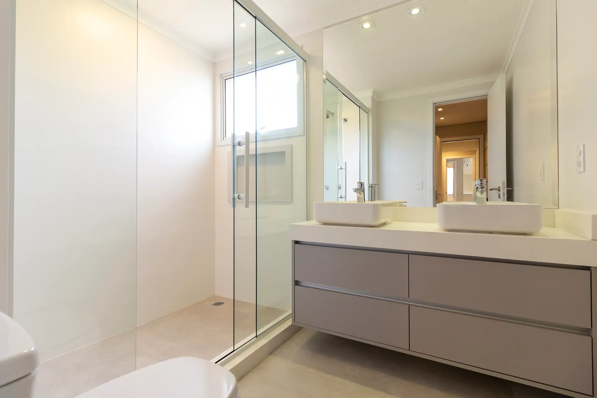Unfurnished 4-bedroom apartment with 5 bathrooms — photo 72