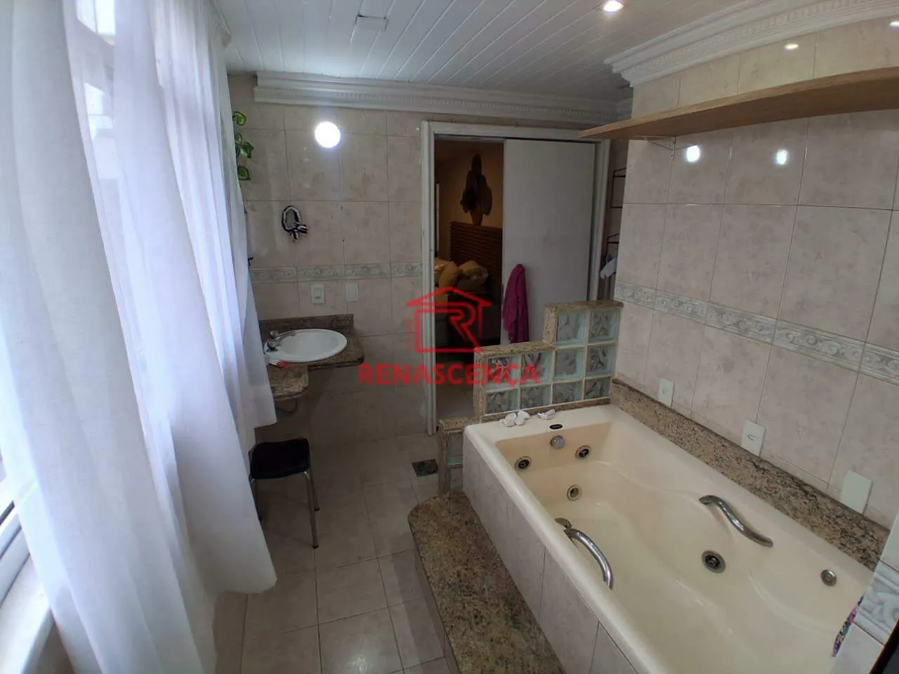 3-bedroom apartment with a bathtub in Rio de Janeiro — photo 17