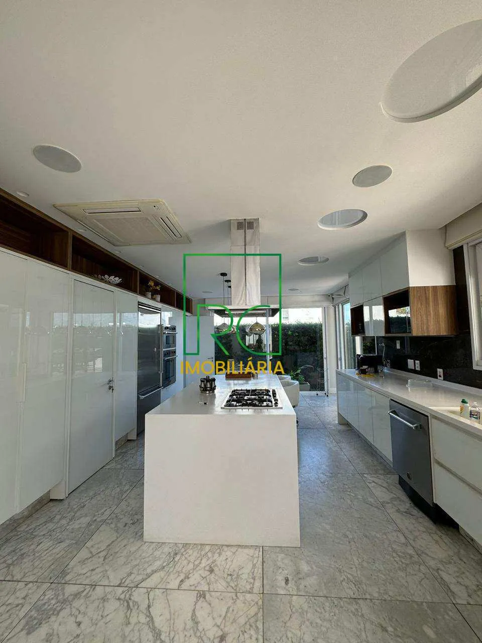 Furnished house with 5 bedrooms and an open-plan kitchen — photo 9