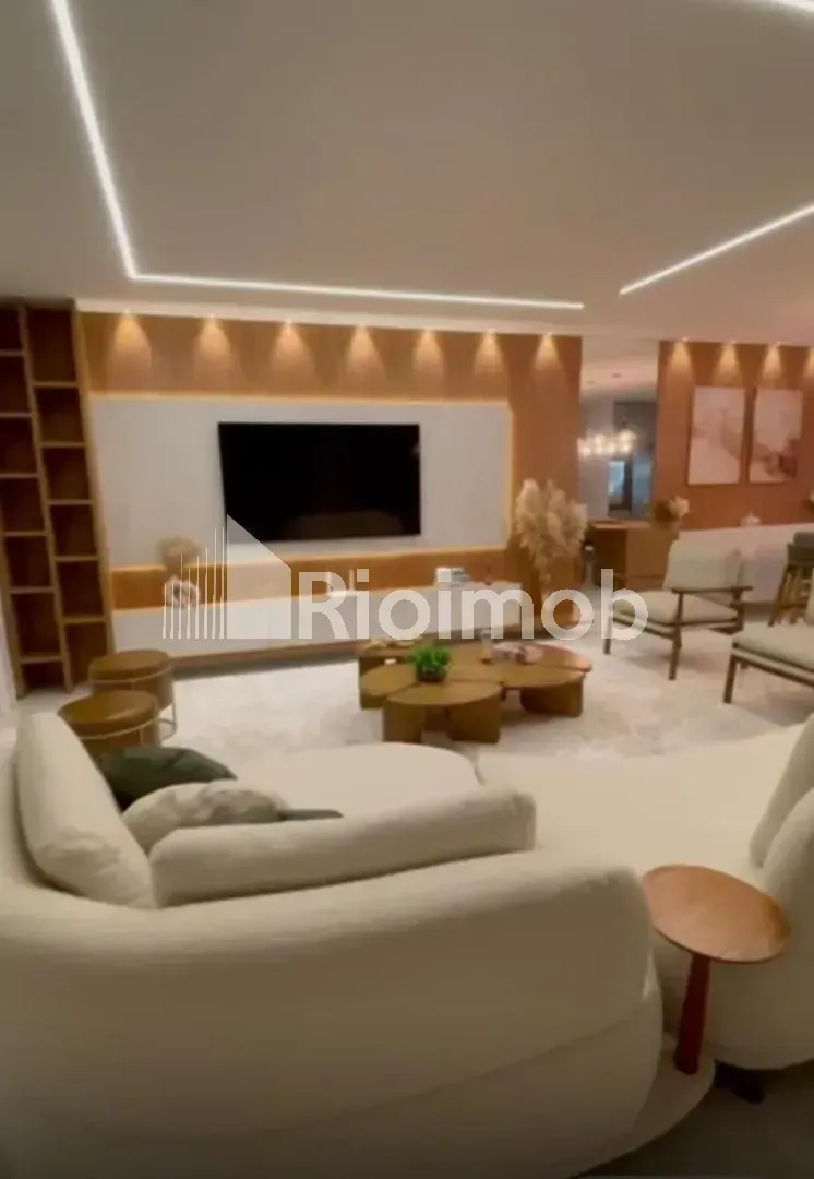 House with open-plan kitchen and 5 bedrooms in 490 m²