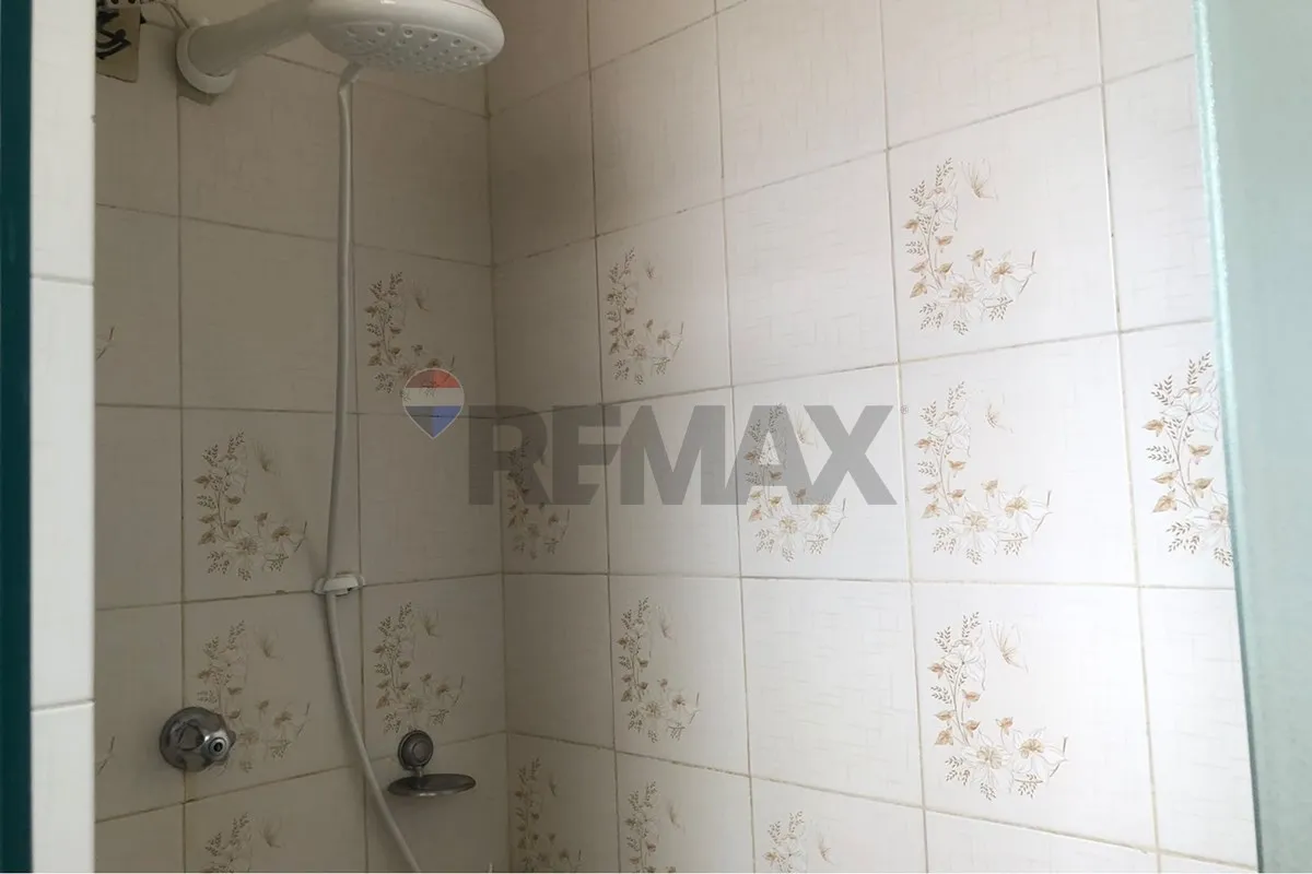 63 m² apartment with a washing machine and a bathtub — photo 23