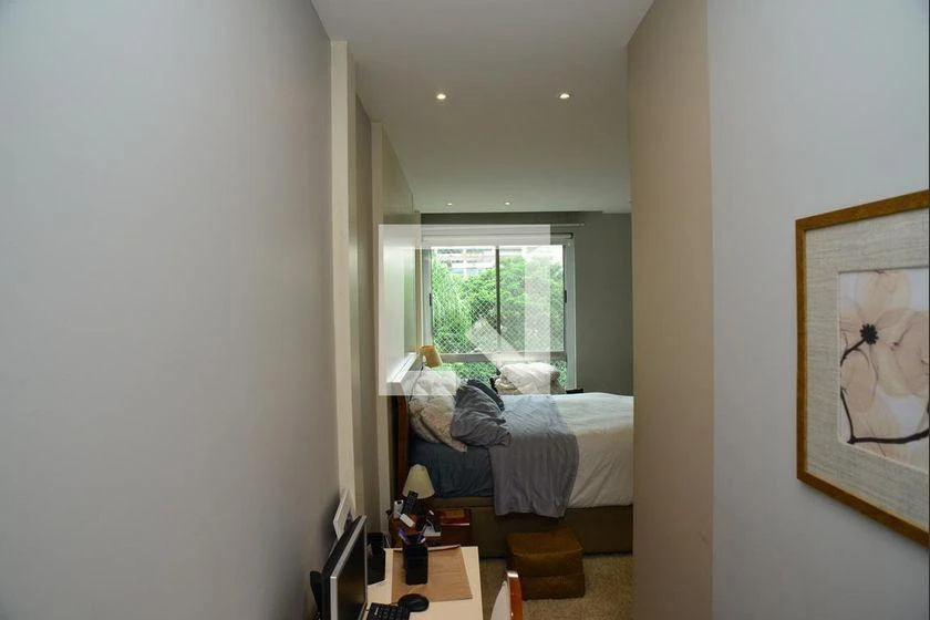 298 m² rental apartment with 4 en-suite bedrooms and balcony — photo 33