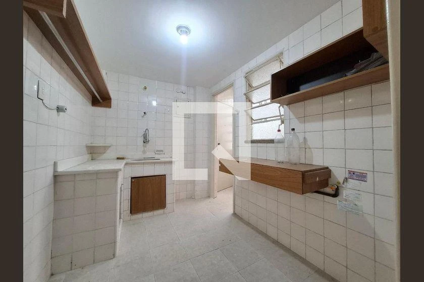 Wood or laminate floors in a one-bedroom apartment, 61 m² — photo 8