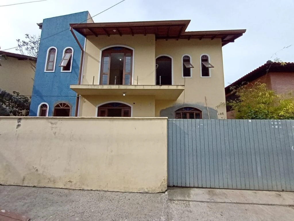 Unfurnished 2-bedroom house with a balcony