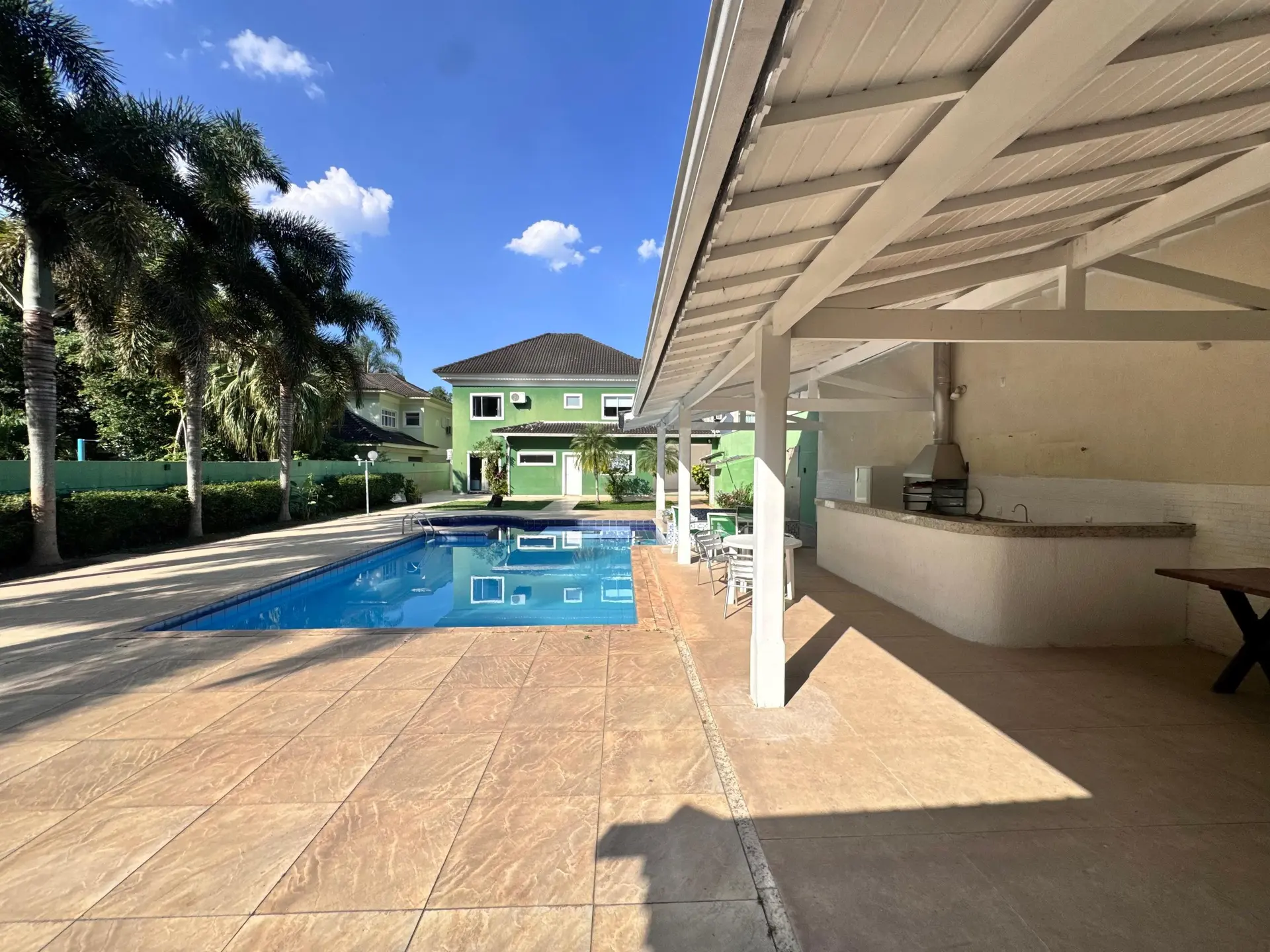 Furnished house with 4 en-suites and 6 bathrooms — photo 17