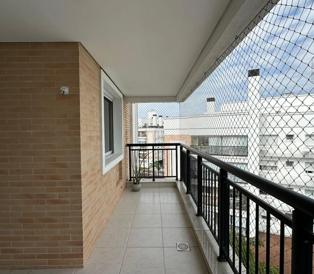 3-bedroom apartment with a water view in Florianópolis — photo 13