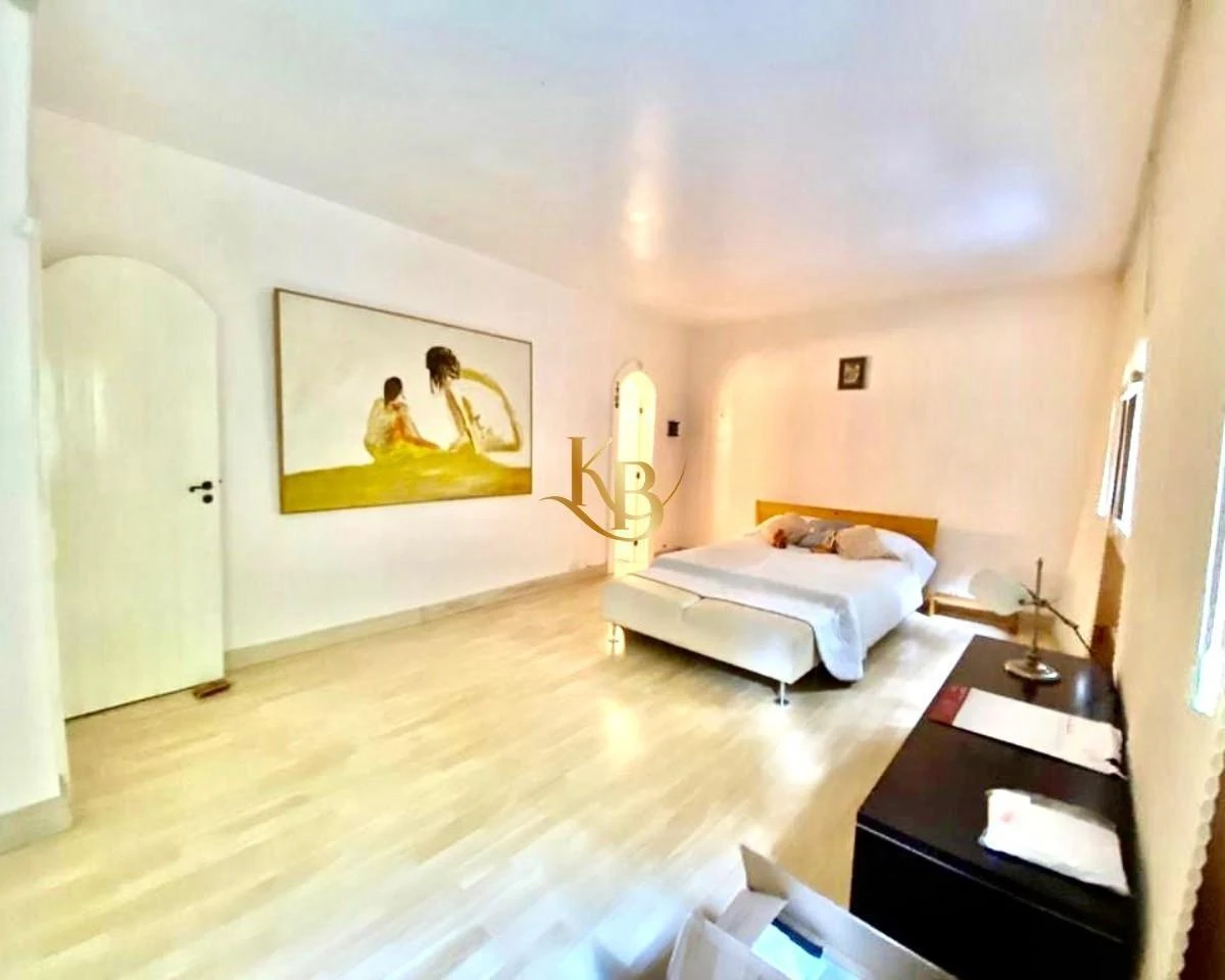 Furnished 350 m² house with 4 bedrooms and a balcony — photo 21