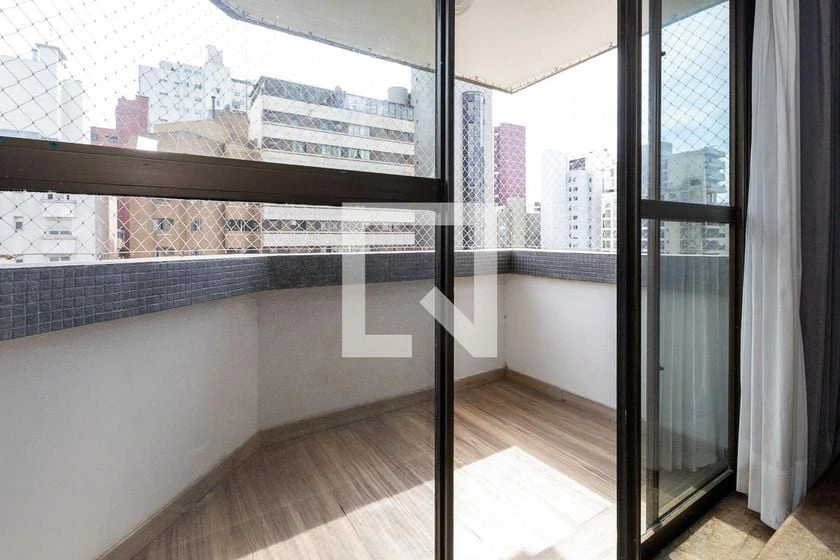 Apartamento de 4 quartos com varanda e 165 m² — photo 10