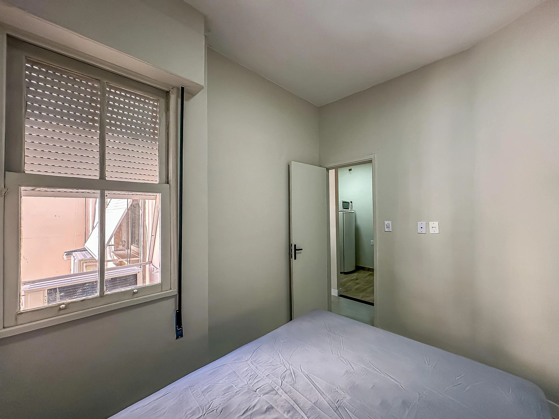 Furnished 1-bedroom apartment with no parking — photo 9