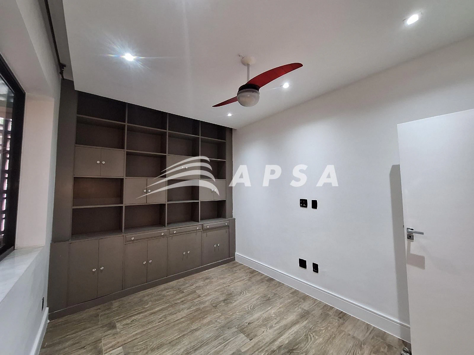 210 m² apartment with an open-plan gas kitchen — photo 14