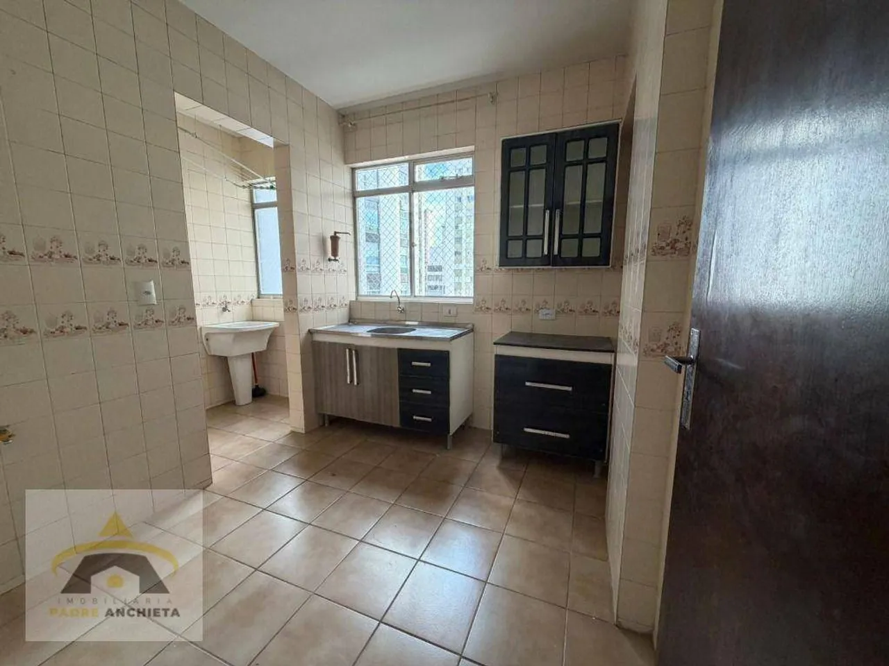 1-bedroom apartment with a laundry area — photo 8