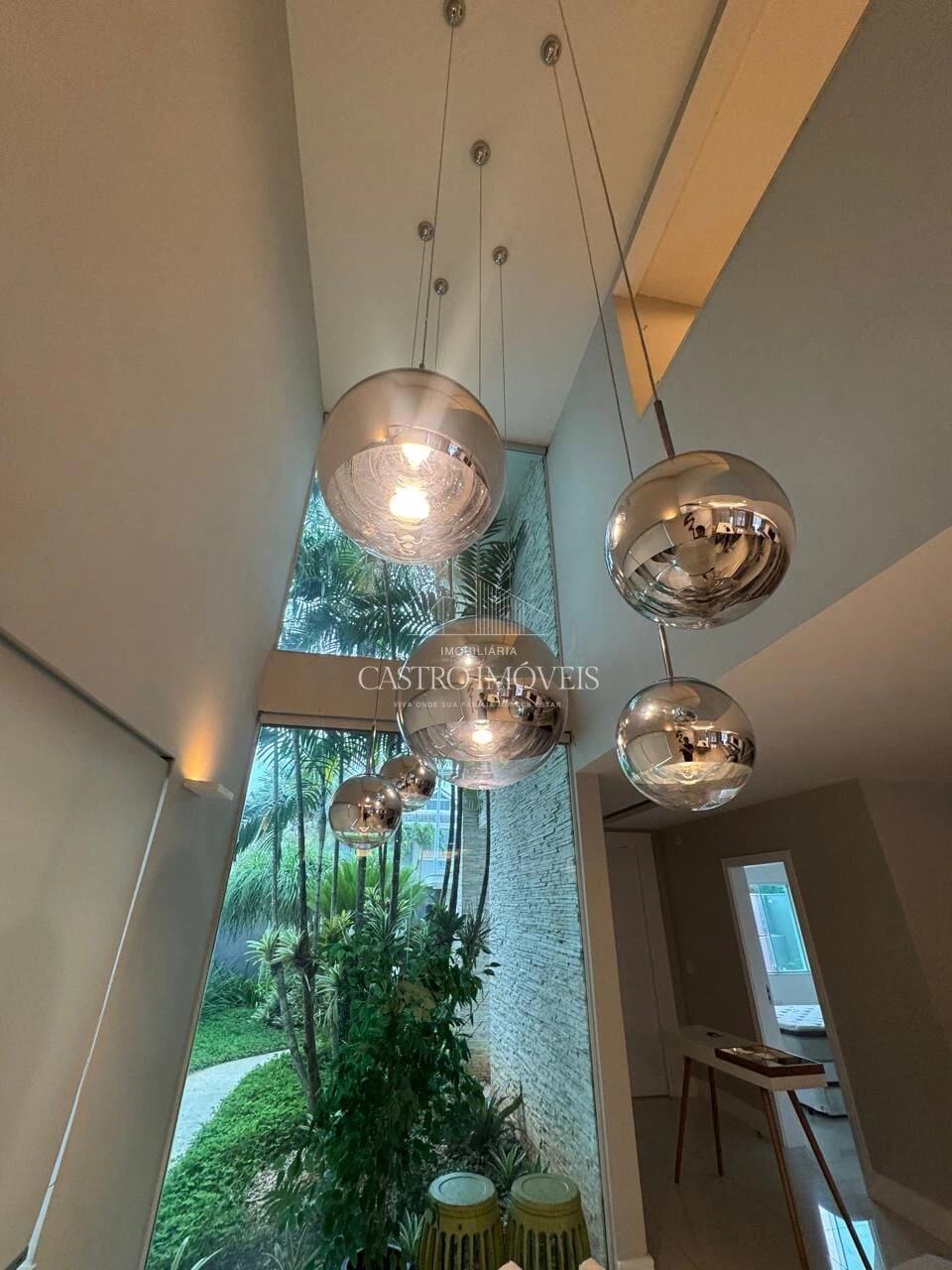 Furnished 715 m² house with 5 en-suites and 4 parking — photo 14