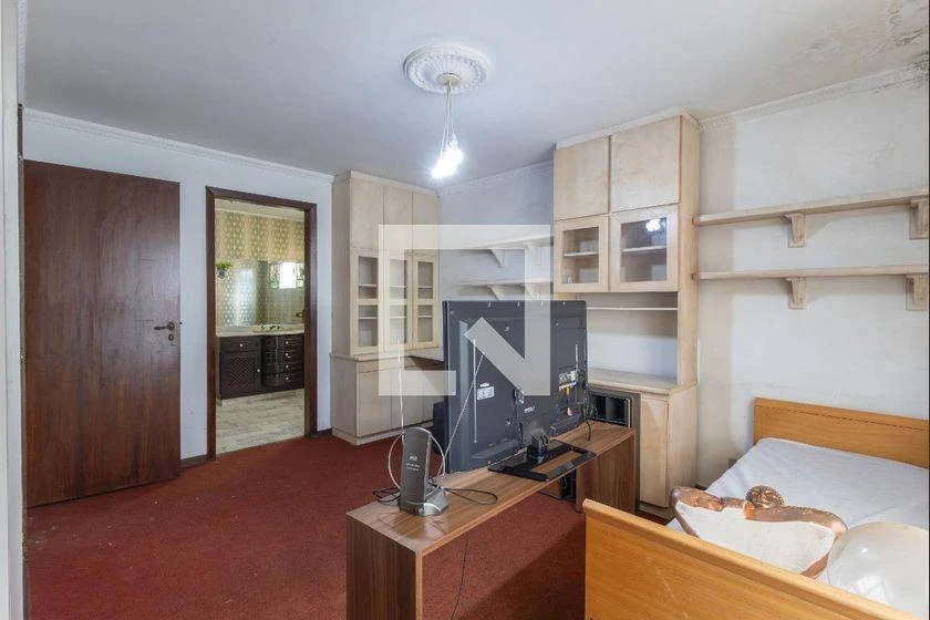 Apartamento com 4 quartos, cozinha com fogão a gás e varanda — photo 21