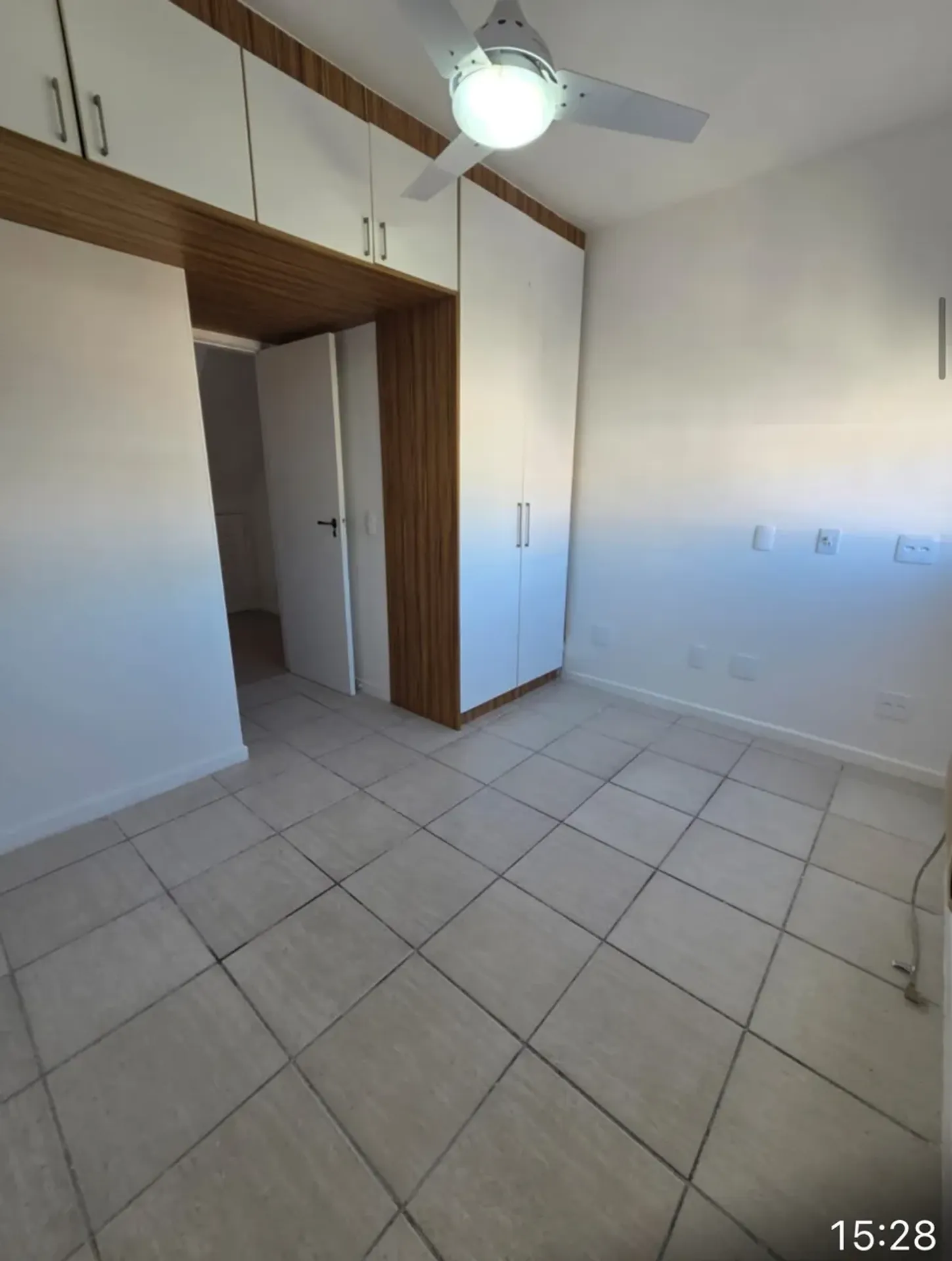 Unfurnished 3-bedroom apartment with terrace views — photo 28