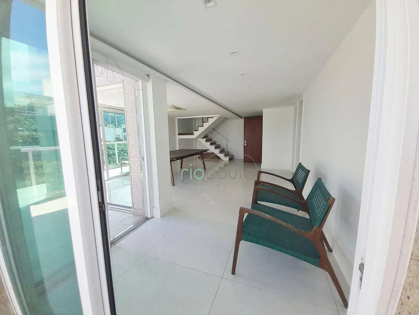 Apartment with 4 bedrooms and a balcony — photo 10
