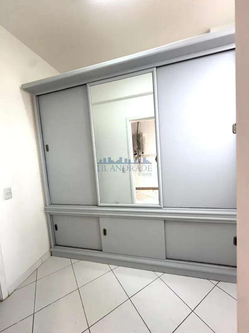 Glass-enclosed balcony in a 4-bedroom apartment, 197 m² — photo 31