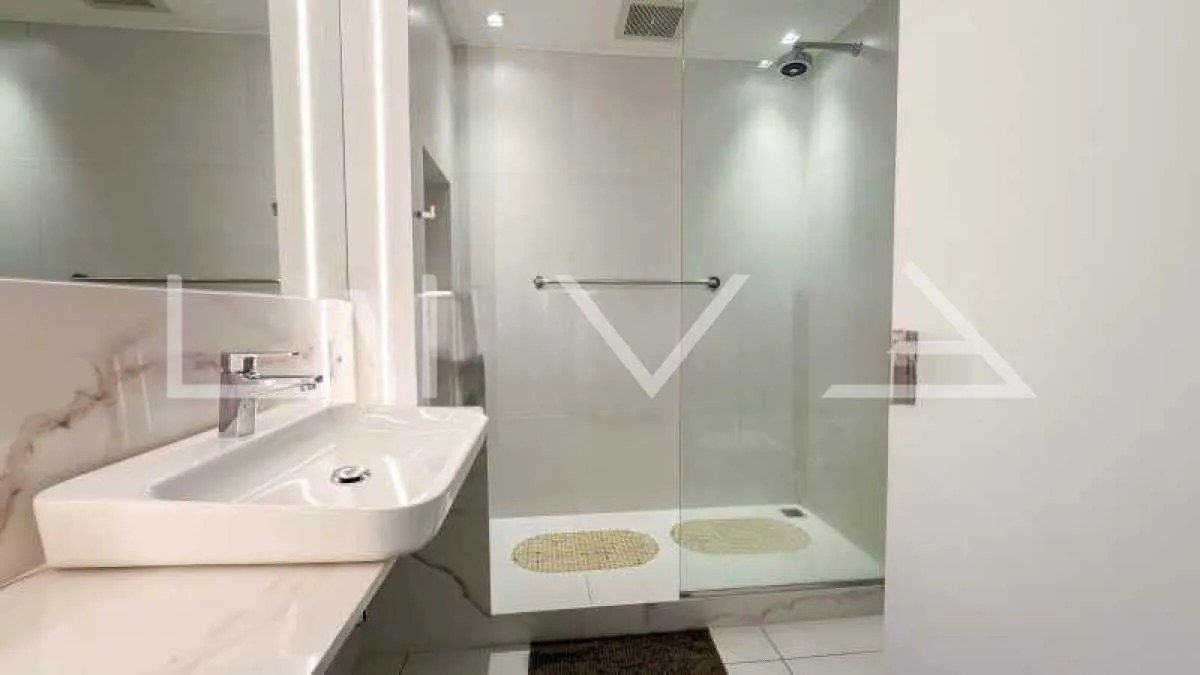 Furnished residential apartment with 4 en-suite bedrooms — photo 14